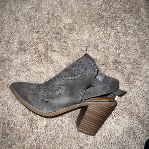 Low wedge heel size 8.5 elastic strap and buckle from Francesca’s